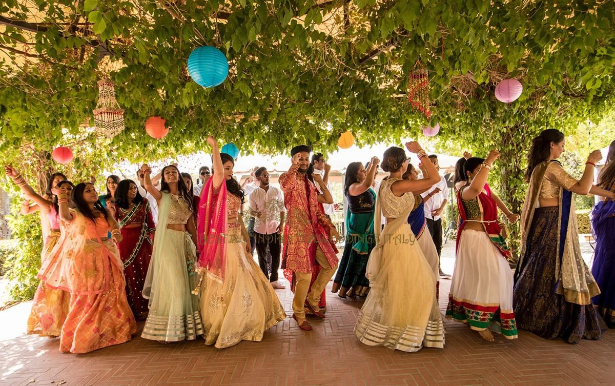 guests dancing in tuscan villa for sangeet prewedding celebrations - Hindu pre-wedding events in a Majestic villa in Tuscany