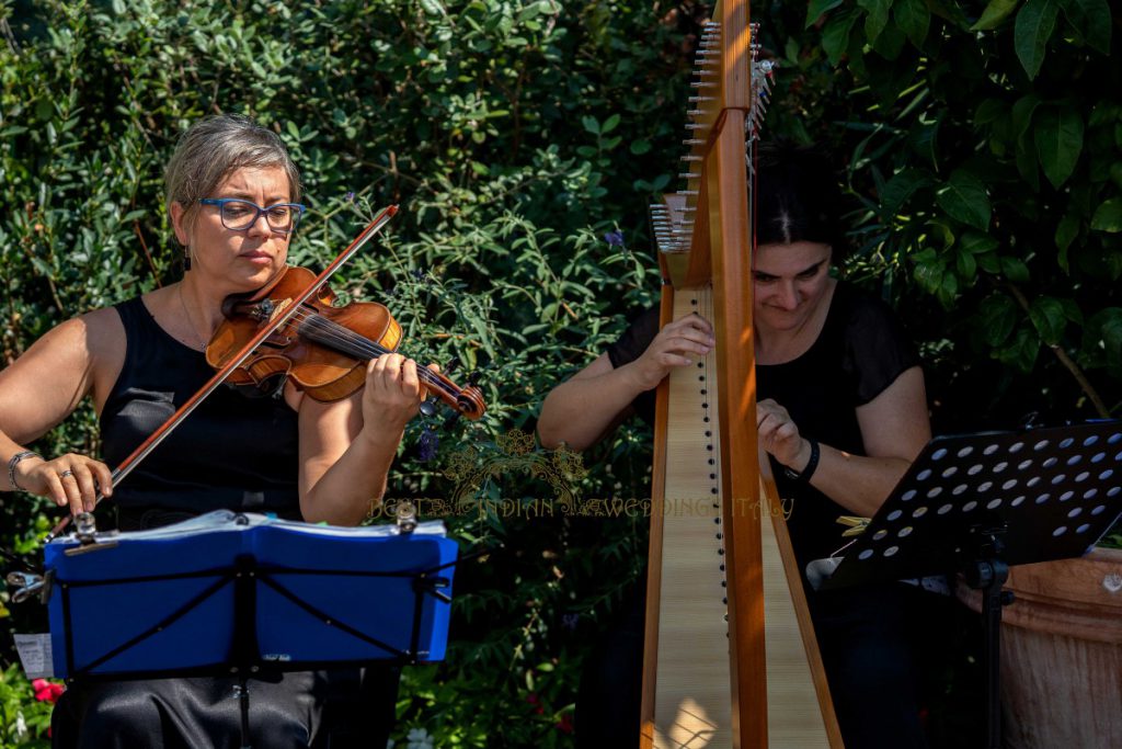 Glamorous legal wedding in Tuscany civil wedding italy bride getting ready 05 1024x683 - Glamorous legal wedding in Tuscany