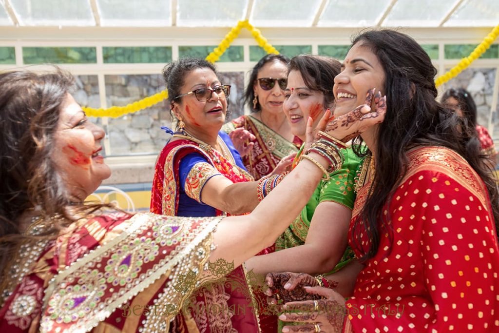 indian ladies at wedding celebrations in sorrento 1024x683 - Hindu pre-wedding events on the Sorrento coast