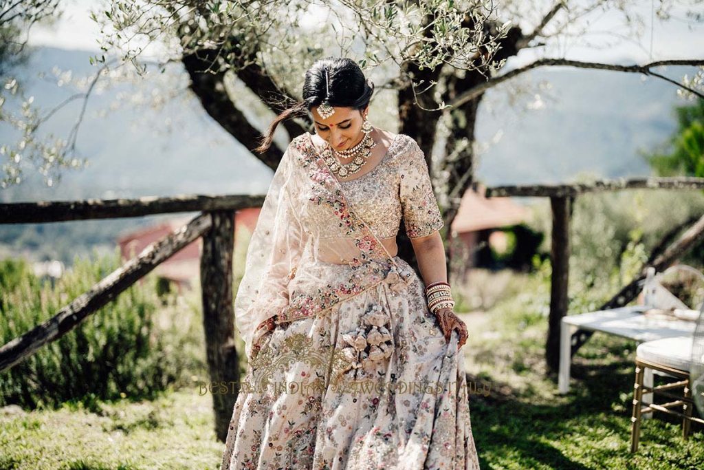 indian bride countryside wedding italy 1024x683 - Gorgeous Hindu wedding celebrations in Tuscany