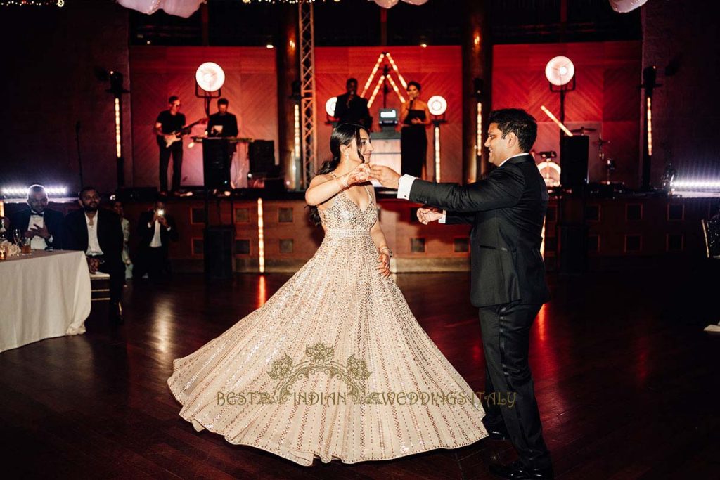 indian couple first dance wedding 1024x683 - Gorgeous Hindu wedding celebrations in Tuscany
