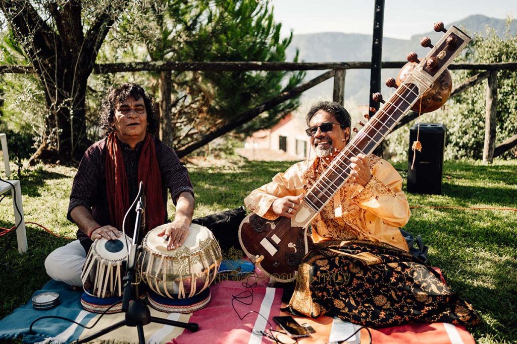 indian traditional musicians wedding italy 1024x683 - Gorgeous Hindu wedding celebrations in Tuscany