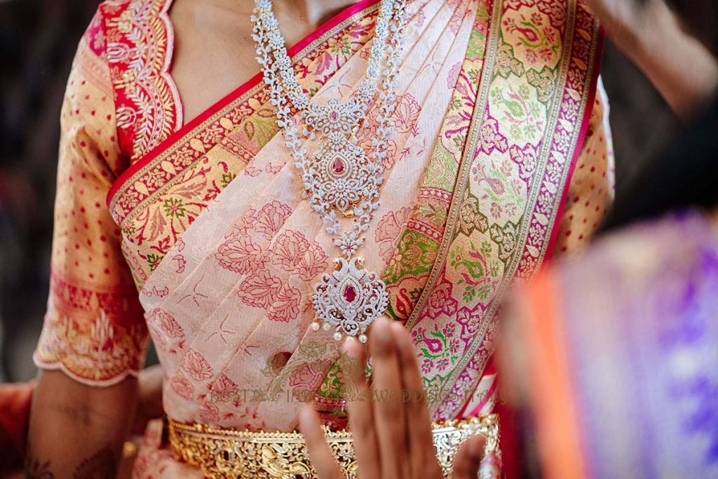 south indian bridal saree 1024x683 - A Cross-Cultural Fairytale in Sicily: A South-Indian Wedding Celebration Overlooking the Sea