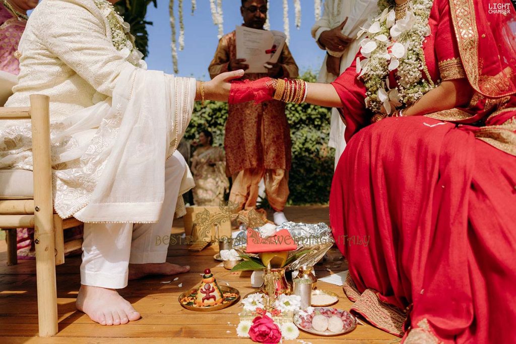 bengali indian wedding ritual 1024x683 - Enchanting Indian Wedding in Puglia with A Unique Mandap Design