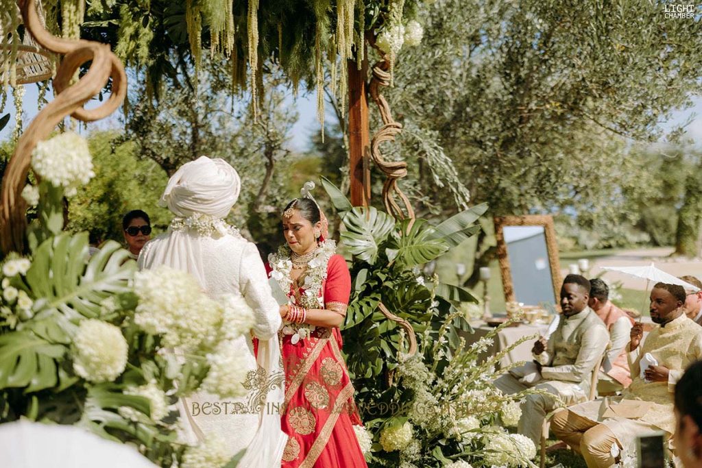 indian couple wedding vows italy 1024x683 - Enchanting Indian Wedding in Puglia with A Unique Mandap Design
