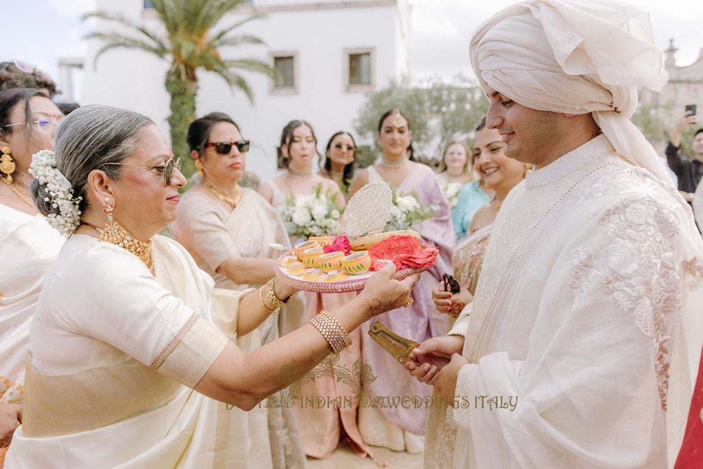 meet and greet indian wedding 1024x683 - Enchanting Indian Wedding in Puglia with A Unique Mandap Design