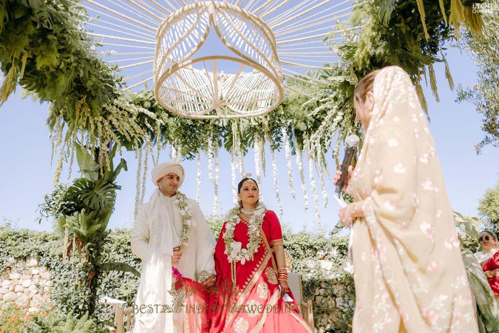 prayers indian wedidng italy 1024x683 - Enchanting Indian Wedding in Puglia with A Unique Mandap Design